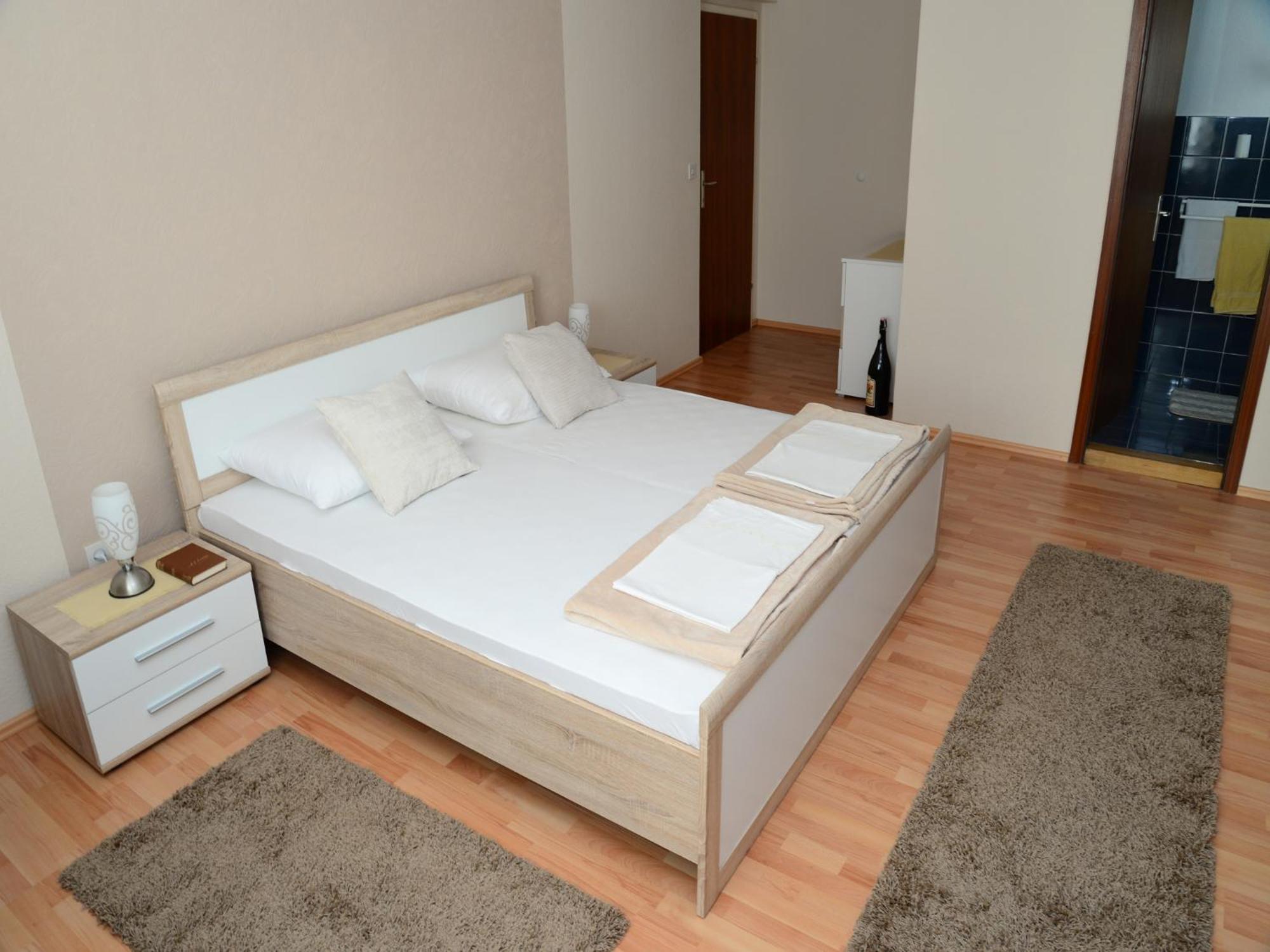 Apartments Sirius กอร์จูลา ภายนอก รูปภาพ